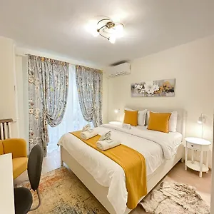Sunrise Center דירה